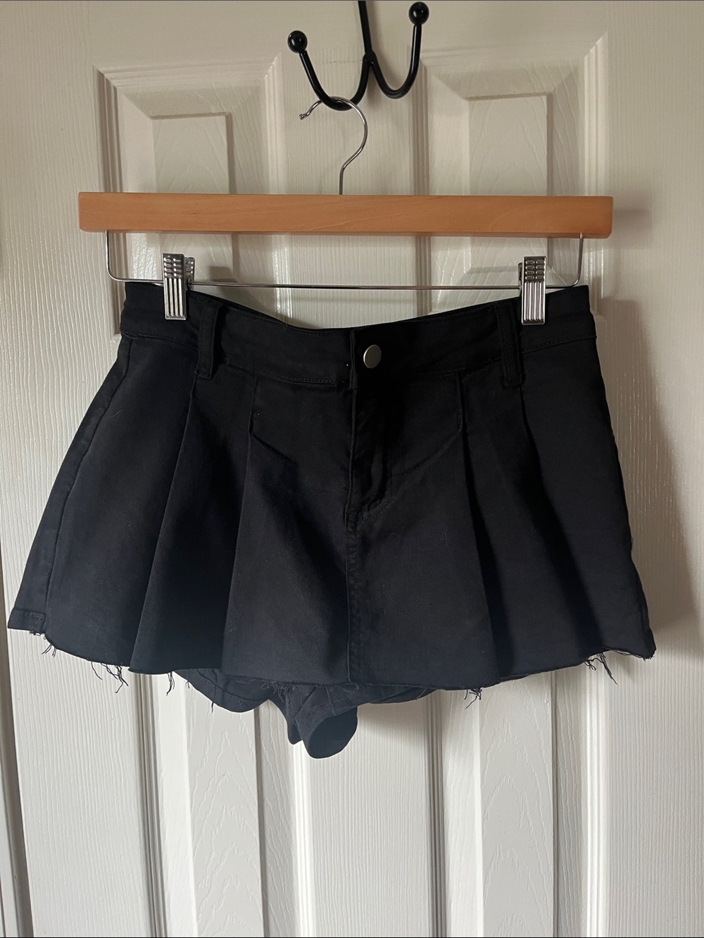 Black Pleated Mini Skort by ANWND size Large
